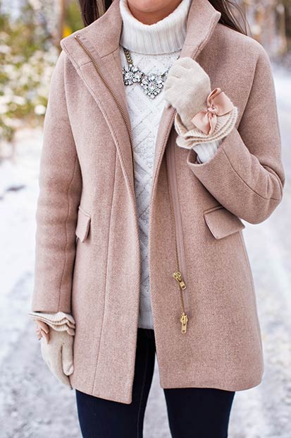 Cute and Simple Christmas Outfit Idea