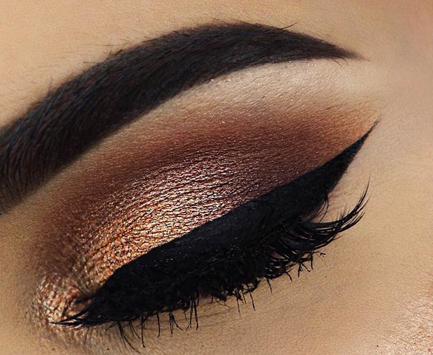 Gold and Brown Eye Makeup Idea for Christmas