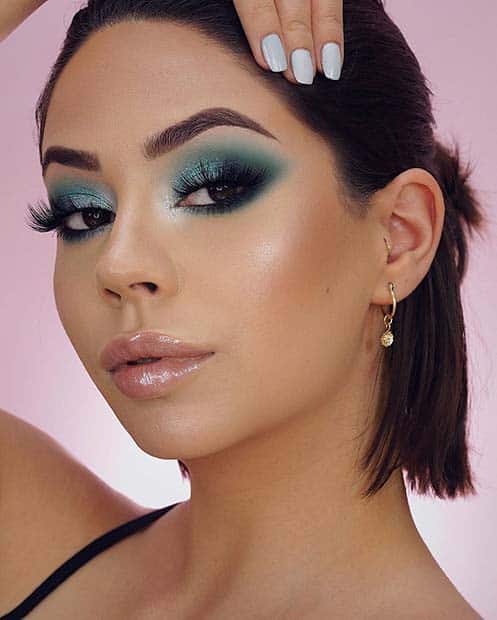 Blue Eyes with Light Lips