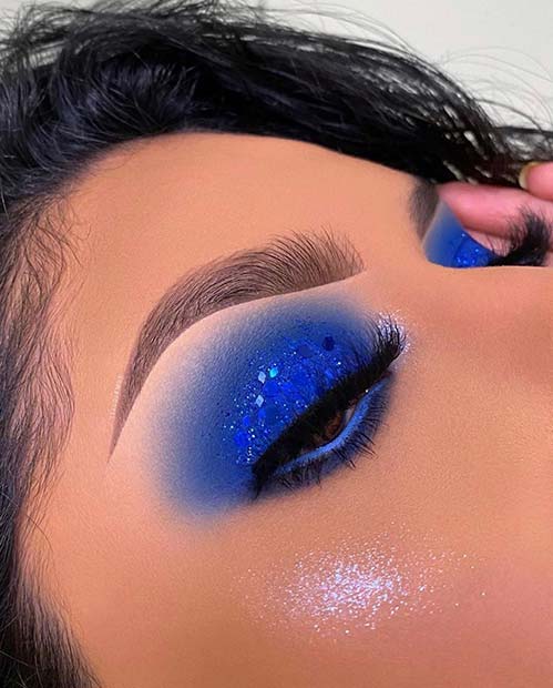 Bold Blue Eye Makeup Idea
