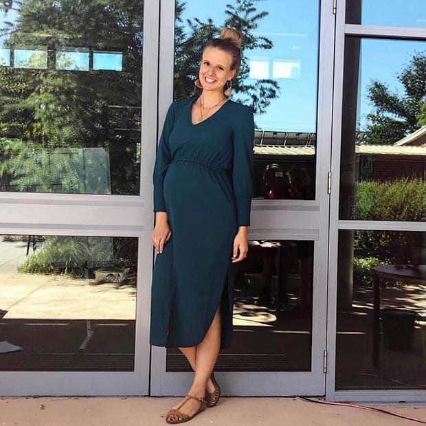 Chic Dress and Sandals for Pregnant Women