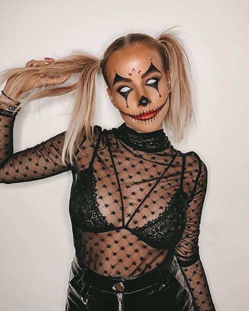 Creepy Clown Costume Idea for College Girls