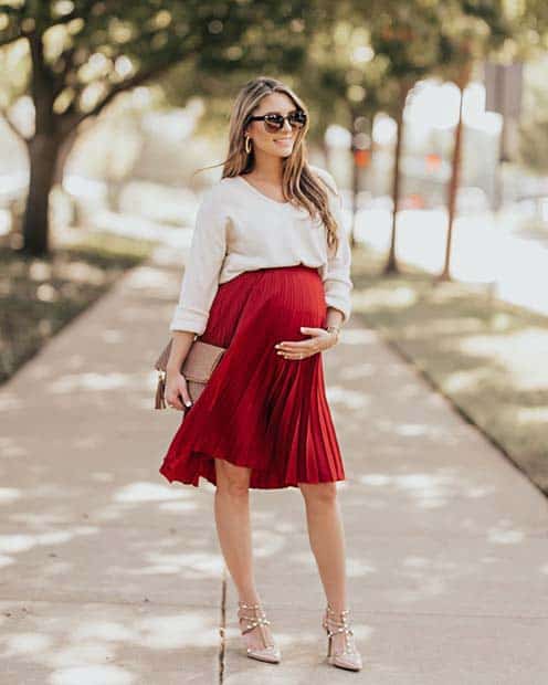 Glam Pregnancy Outfit for Christmas