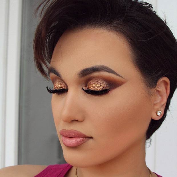 Elegant Gold Glitter Makeup Idea for Christmas