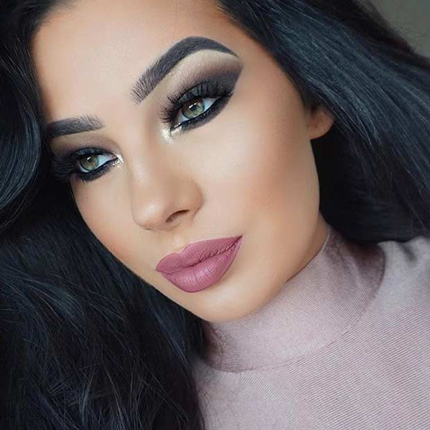 Black Smokey Eye for Green Eyes