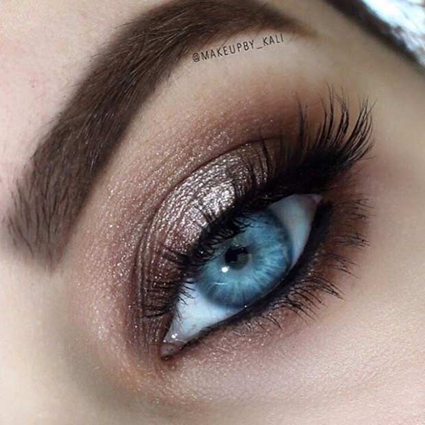 Simple Eye Makeup Look for Blue Eyes