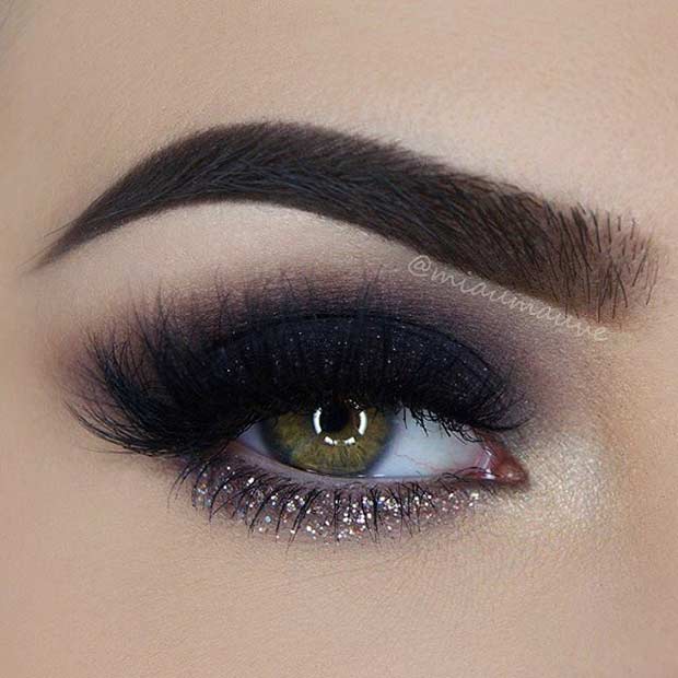 Black Smokey Eye Makeup Look for Green Eyes