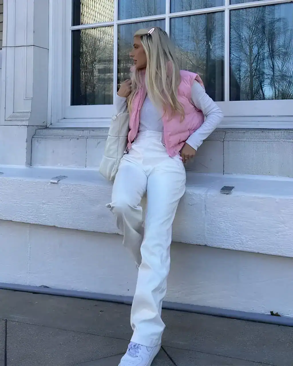 pink-outfit-ideas-puffer-jacket-jeans