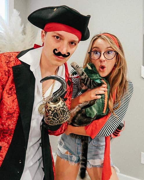 Cute Pirate Couples Costumes for Halloween