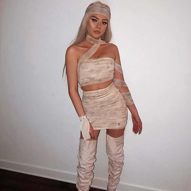 Simple Mummy Costume Idea for Women