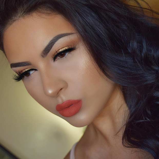 Gold Glitter Summer Makeup Look