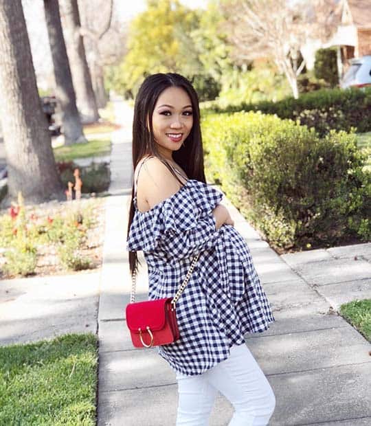 Trendy Off the Shoulder Top and White Jeans