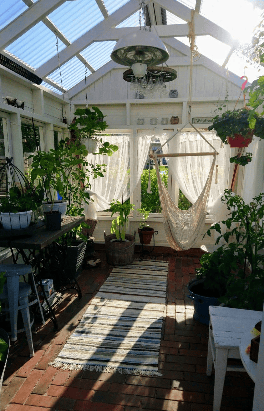 Bright Airy Greenhouse Offers Ideal Plant Environment