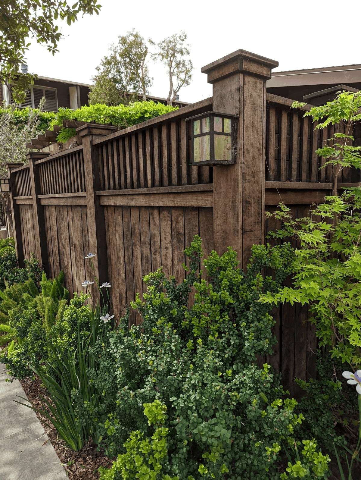 Decorative Lights Add Warmth and Mystery to Wooden Fences