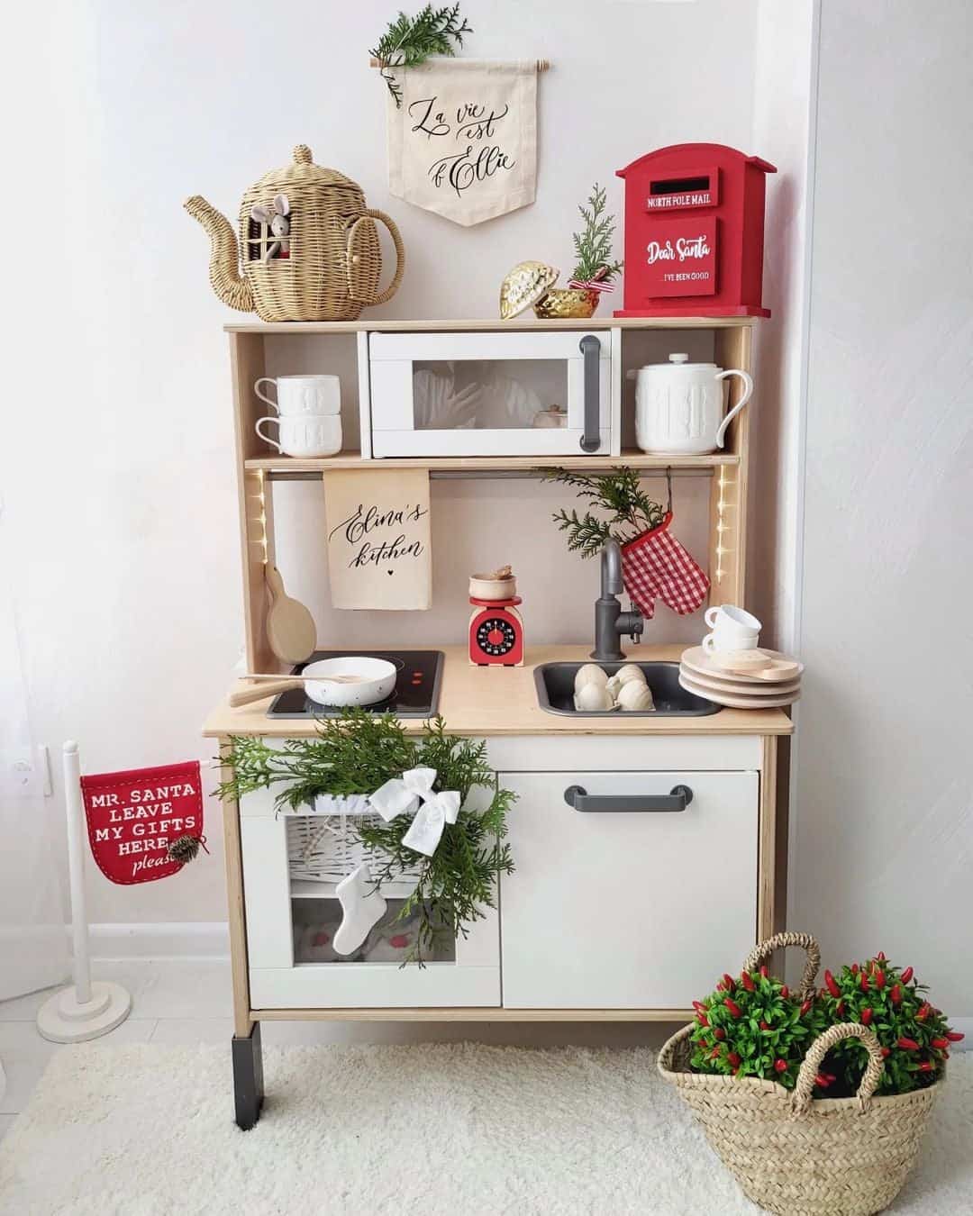 Holiday-Inspired Kitchen Decor