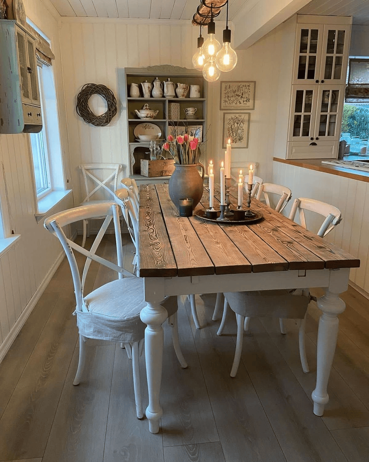 Island Lighting Enhances Modern Kitchen Practicality and Aesthetics