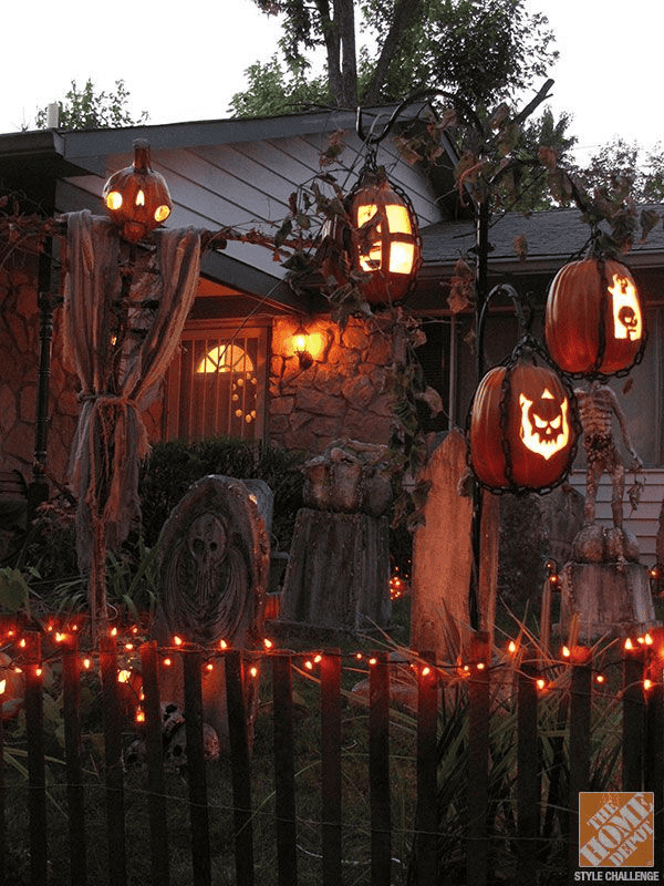 Jack-o’-Lantern Fence Lights Enchant the Night Courtyard