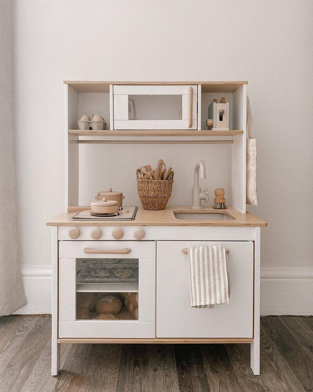Kitchen Makeover With Wood Knobs and Handles