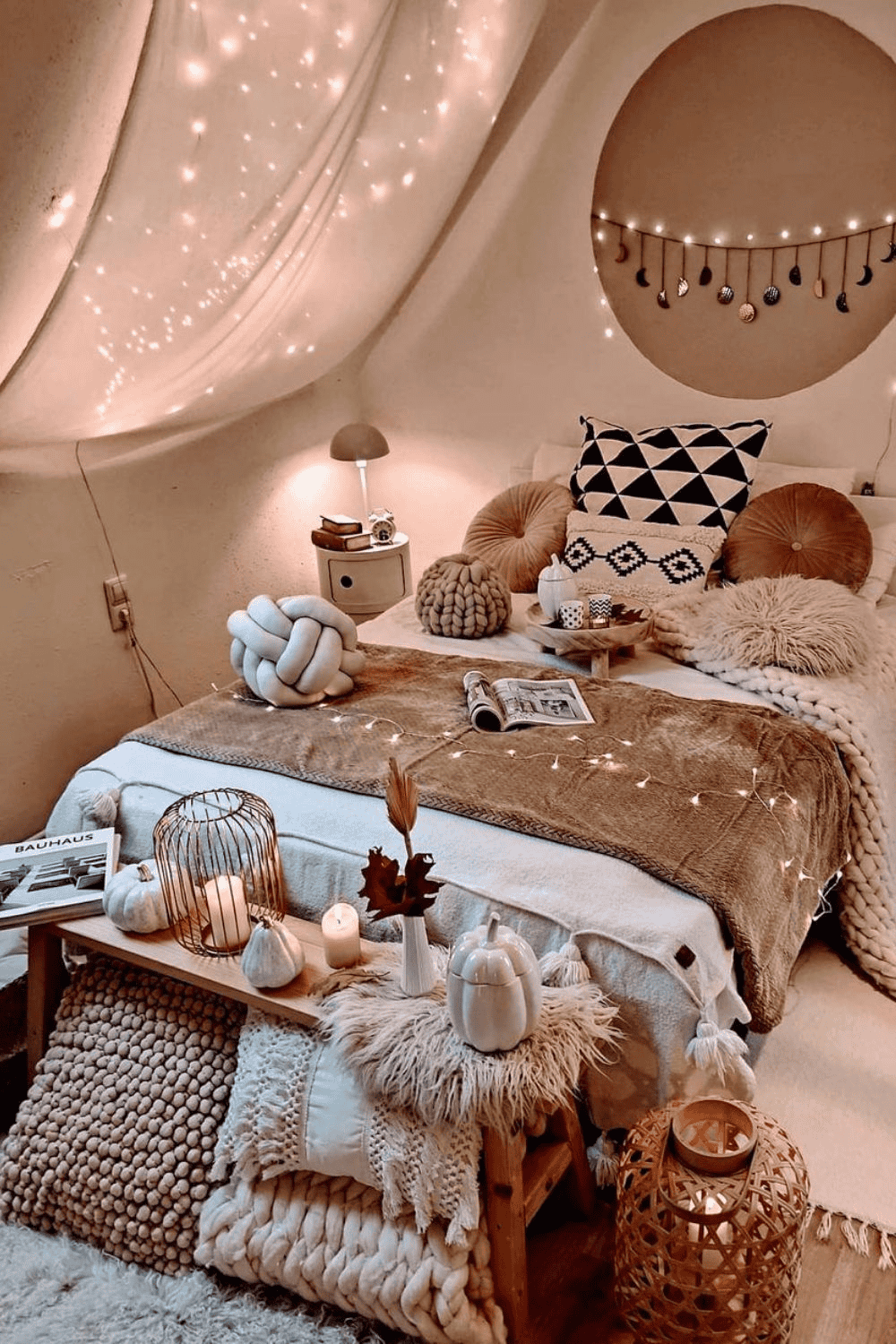 String Lights and Textures Shape an Artistic Space