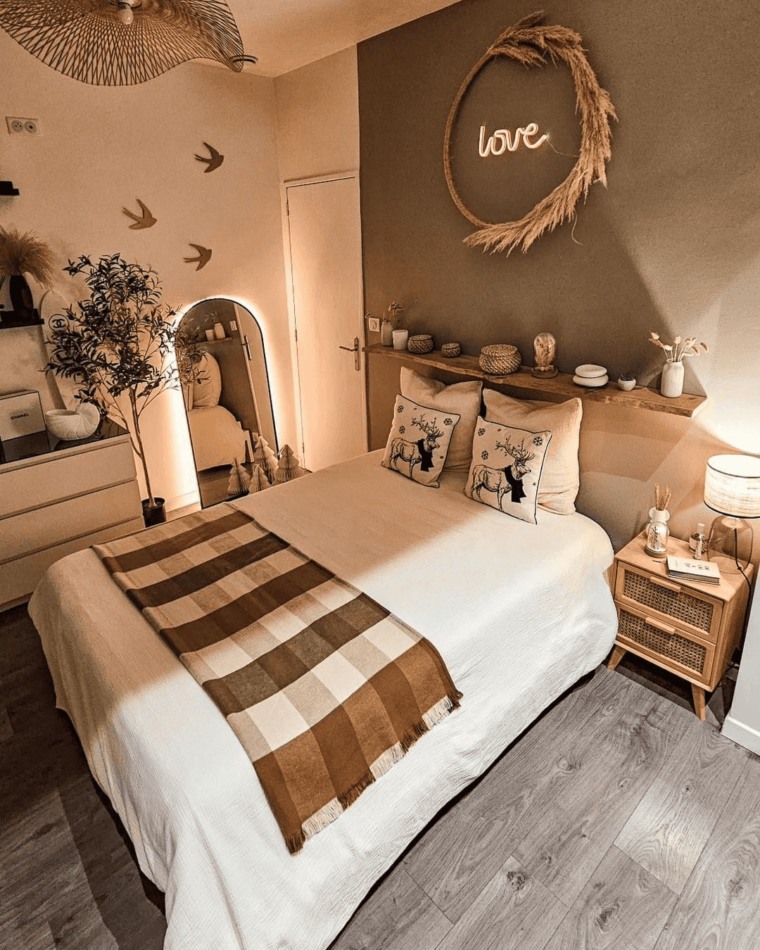 Vintage Furniture and Warm Lighting Create a Cozy Haven
