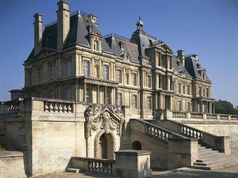 White Stone Château Divides the Quiet Seine Sky